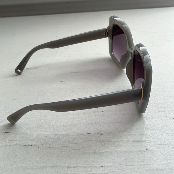 NWOT Oversized Gray Sunglasses with Gold Accents - Picture 5 of 6